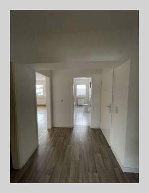 Flur - Etagenwohnung mit 97,00 m² in Kierspe zur Miete