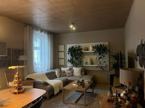 Wohnzimmer - Reihenmittelhaus mit großzügigem Nebengebäude