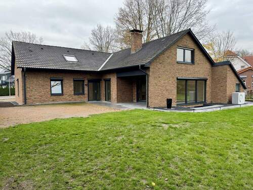 Gartenansicht - Vollständig modernisierte EG-Wohnung mit großem Garten