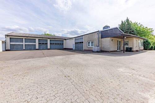 Halle 1 + 2 mit Betriebswohnung - 
