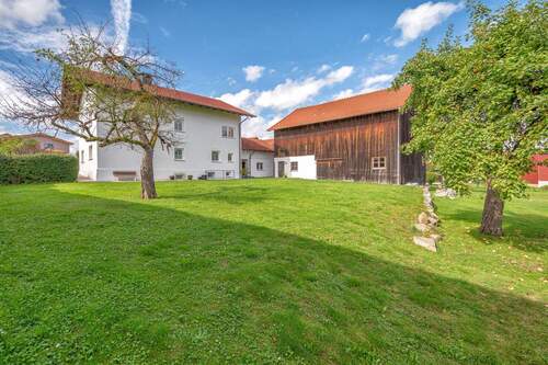 Titelbild - Modernisiertes Bauernhaus mit großer Scheune und 15.000m² Grundstück