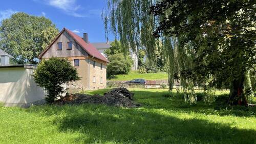 Gartenseite - Sanierungsobjekt sucht neuen Besitzer