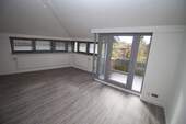 Wohnzimmer (1).JPG - Besichtigung am 23.10. um 13.00 Uhr, Dreizimmerwohnung mit Balkon