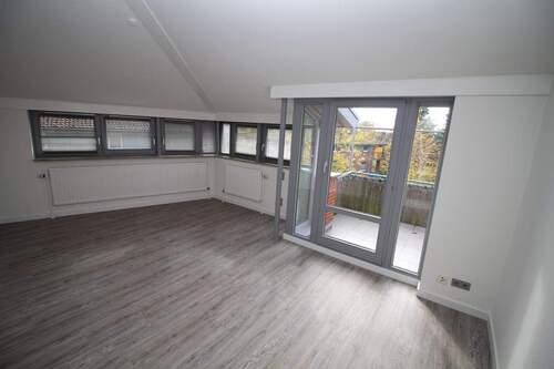 Wohnzimmer (1).JPG - Besichtigung am 23.10. um 13.00 Uhr, Dreizimmerwohnung mit Balkon