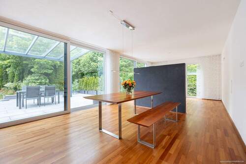 Essbereich mit raumhohen Schiebetüren - 