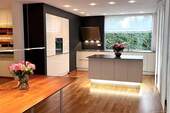 exklusive Küche mit besonderem Lichtkonzept - Exklusives Villenanwesen mit Einliegerwohnung & Luxusausstattung - Traumhafte Wohnidylle nahe Freising