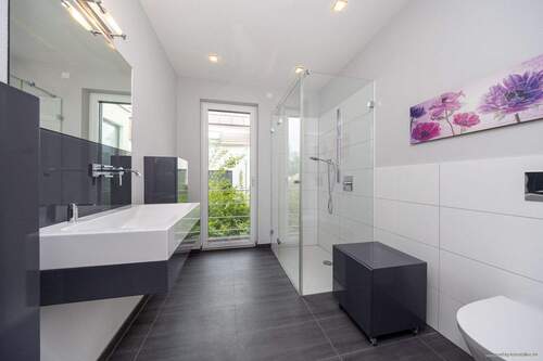 modernes Kinder-/Gästebad - 