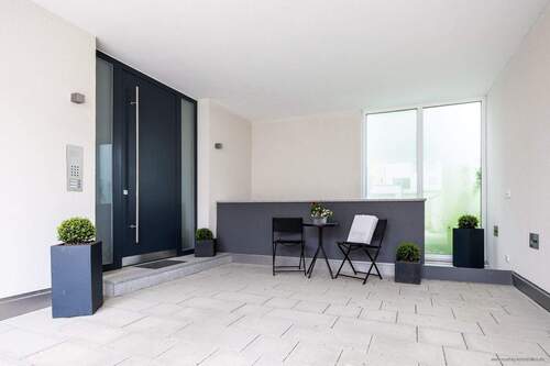 hochwertiger Eingangsbereich - 8 Zimmer Einfamilienhaus zum Kaufen in Kranzberg