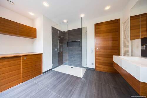 luxuriöses Badezimmer im EG - 