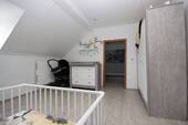 Das Kinderzimmer im Dachgeschoss.JPG - 