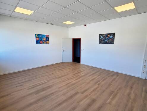 Bürofläche - Gepflegtes Büro mit Parkettboden & Kartenzugang - sicher & sofort beziehbar