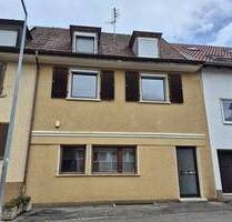 Charmantes Reihenmittelhaus mit großem Potenzial für Handwerker und Sanierer - Lörrach / Brombach