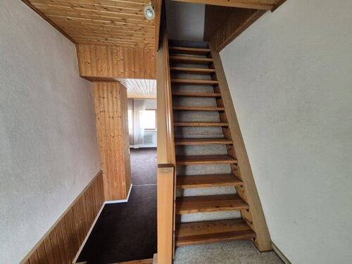 EG Treppenaufgang Flur - Reihenmittelhaus mit 150,00 m&sup2; in Lörrach / Brombach zum Kaufen