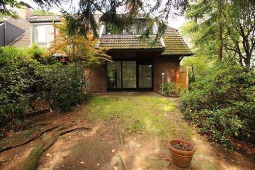 Hausansicht (Referenz) - Besichtigungstermin am 23.10. um 14.30 Uhr, Dreizimmerwohnung mit Terrasse und Blick ins Grüne