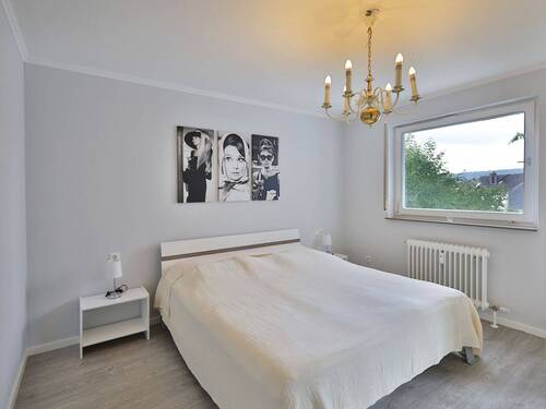 Schönes, helles Schlafzimmer - 