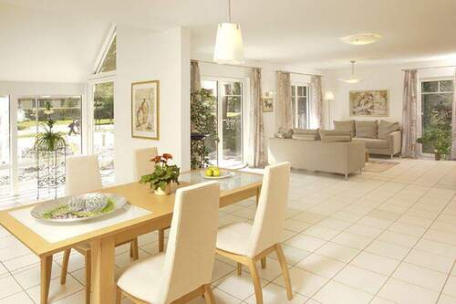 Beispielbild Wohn-Essbereich - 4 Zimmer Einfamilienhaus zum Kaufen in Hirschfeld