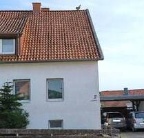 Doppelhaushälfte mit Nebengebäude, kleinem Garten und Doppelcarport in Alfeld (Leine)