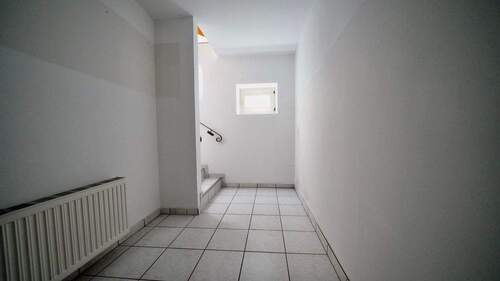 EG Flur - 8 Zimmer Mehrfamilienhaus, Wohnhaus zum Kaufen in Großwaabs