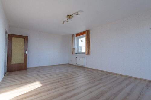 Blick von der Loggia zurück in das Wohn-Esszimmer - 