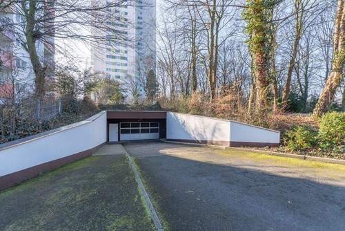 Tiefgaragenzufahrt - 