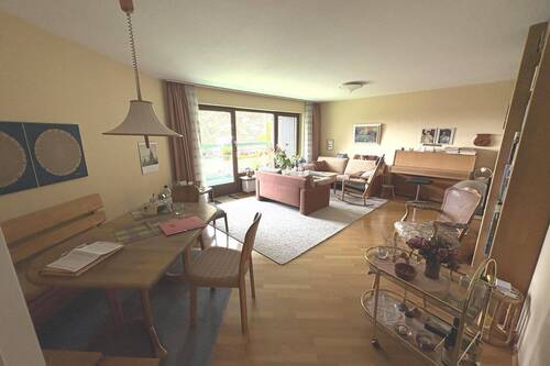 Wohnen/Essen - 3 Zimmer Etagenwohnung in Stuttgart