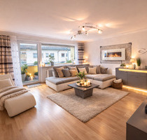 Sofort bezugsfrei ! Großzügige 3,5 -Zimmer-Wohnung mit Süd-Balkon und neuwertigem Wohnkomfort - Geretsried