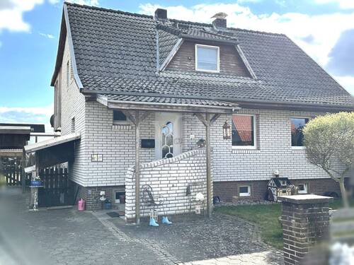 ZFH Wathlingen Haus mit Garage - 7 Zimmer Mehrfamilienhaus, Wohnhaus in Wathlingen
