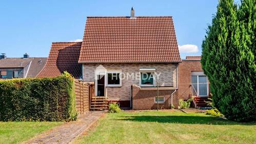 Außenansicht 3 - Ein Zuhause mit Charakter: Familienfreundliches EFH mit Terrasse und großem Grundstück