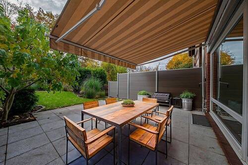 Terrasse_gestaged - 4 Zimmer Reihenmittelhaus zum Kaufen in Uetersen