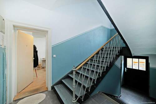 Treppenhaus - 2 Zimmer Etagenwohnung zum Kaufen in München