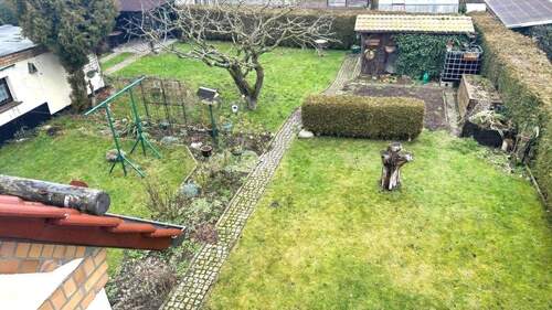 Blick vom Balkon auf das Grundstück - 