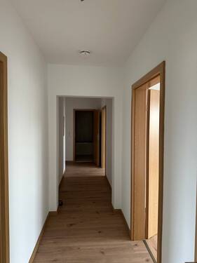 Flur - Etagenwohnung mit 108,00 m² in St. Egidien zur Miete