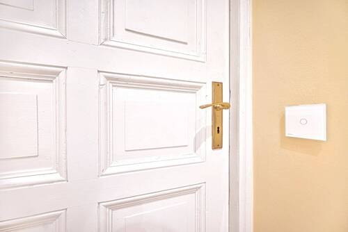 Smarte Touch-Lichtschalter in der gesamten Wohnung - 