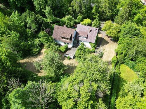 Luftbild - 2 Häuser auf 3.030 m² Grund, in unverbrauchter Natur, am Fuße des Festungsberges!