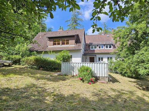 Nordostansicht - 1 Zimmer Mehrfamilienhaus, Wohnhaus zum Kaufen in Coburg