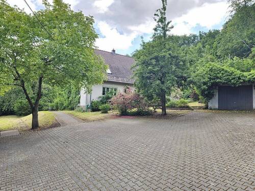 Hofeinfahrt - 1 Zimmer Mehrfamilienhaus, Wohnhaus in Coburg