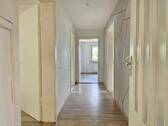 Flur EG Altbau - 