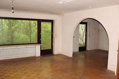 Wohnzimmer - 7 Zimmer Doppelhaushälfte zum Kaufen in München