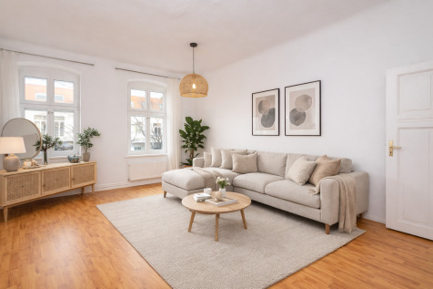 Wohnzimmer - Seltene Gelegenheit: Bezugsfreie 3-Zimmer-Altbauwohnung mit 106 m² in gefragter Lage von Adlershof