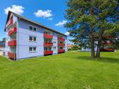 Haus Ansicht Garten - Sofort verfügbar - Großzügige 3-Zimmer-Wohnung mit Balkon und 2 Garagen