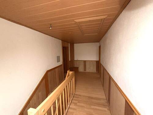 Flur mit Zugang den Wohnungen - 