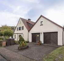 Platz für Wohnen, Arbeiten und Generationen: Freistehendes Zweifamilienhaus mit Doppelgarage - Hagen Dahl