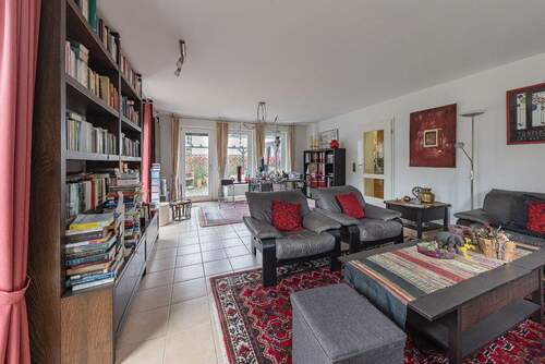 großzügiges Wohnzimmer mit Terrassenzugang - 6 Zimmer Mehrfamilienhaus, Wohnhaus zum Kaufen in Hagen