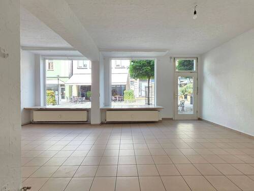 Gewerbe EG - 1 Zimmer Mehrfamilienhaus, Wohnhaus zum Kaufen in Coburg