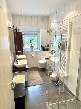 Badezimmer - 3 Zimmer Etagenwohnung zum Kaufen in Essen