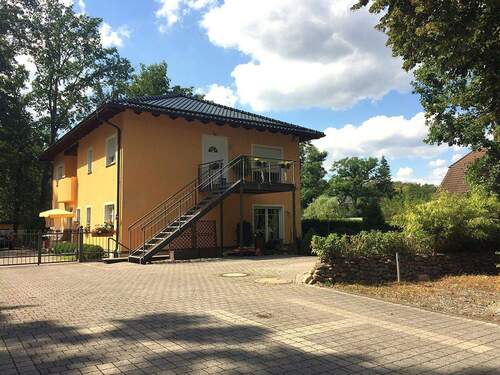 Hausansicht straßenseits - Haus im Haus-einzigartige Kaufgelegenheit