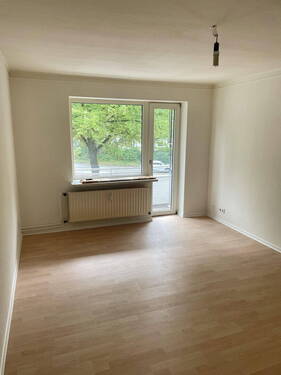 Zimmer mit Balkon - 3 Zimmer Etagenwohnung zur Miete in Hamburg