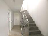 Treppe zum Dachspitz und Flur DG - 
