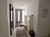 Flur mit Eingang - 