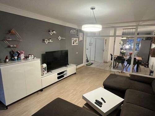 Wohnzimmer & offene Küche - 